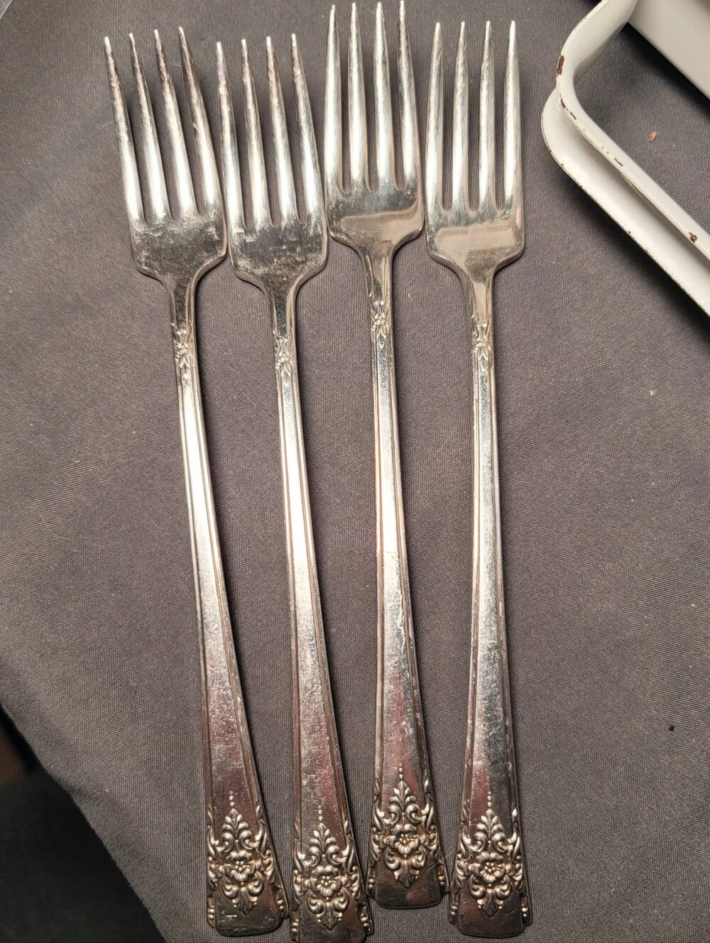 Vintage Wm Rogers Mountain Rose Decorative Silver Plated Dinner Forks. Set of 4
